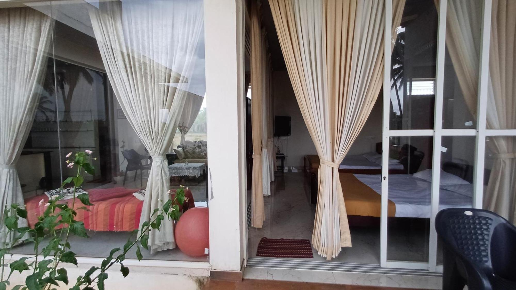 Shi'S Unique & Private 180 Degree Glass House In Pollāchi Exterior foto